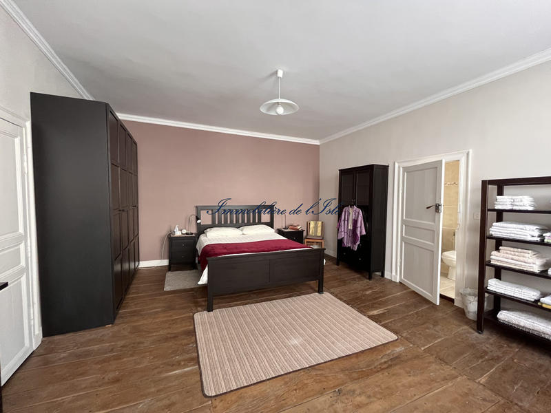 Maison - 239 m² - 7 pièces