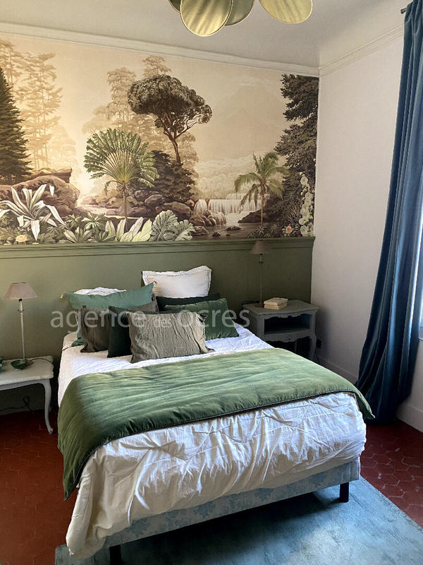 Maison - 350 m² - 12 pièces