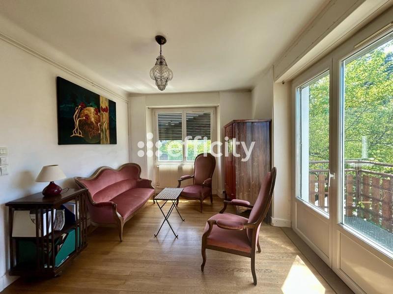 Maison - 198 m² - 8 pièces