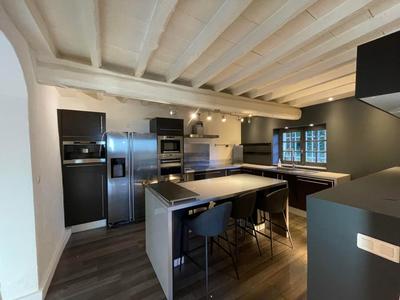 Maison - 300 m² - 8 pièces