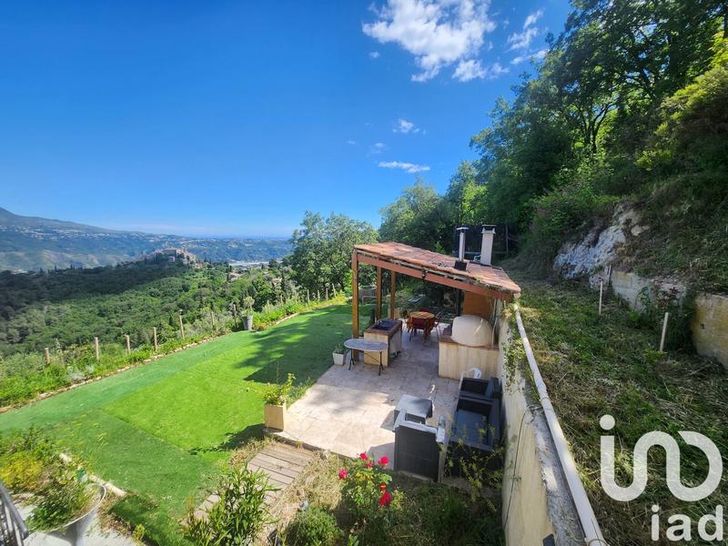 Maison - 200 m² - 8 pièces