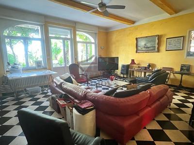 Maison de maîtres - 212 m² - 10 pièces