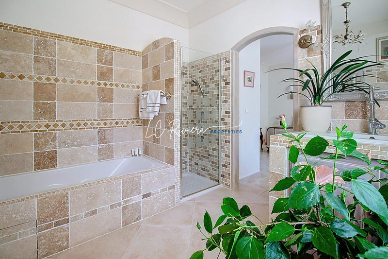 Villa - 325 m² - 10 pièces