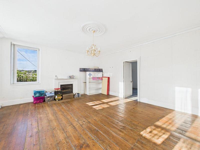 Maison - 234 m² - 9 pièces