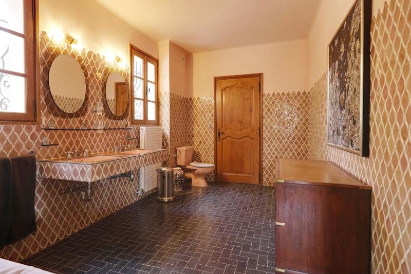 Villa - 360 m² - 9 pièces