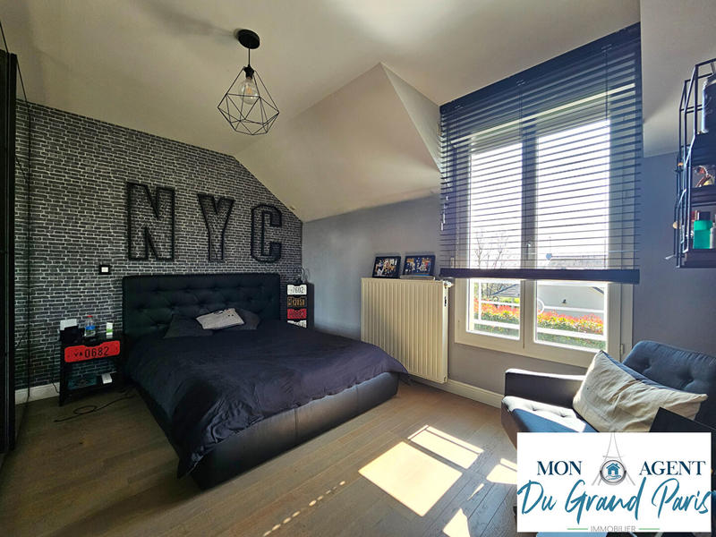 Maison - 220 m² - 8 pièces