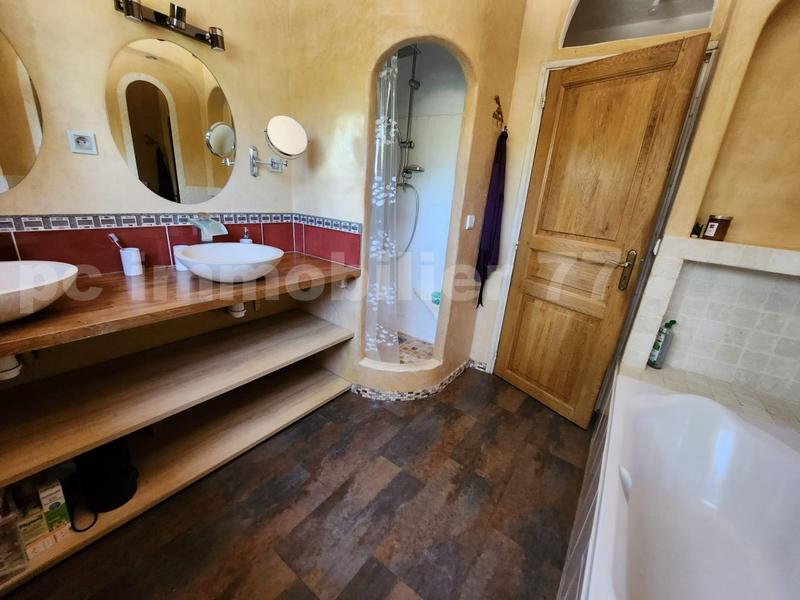 Villa - 199 m² - 9 pièces