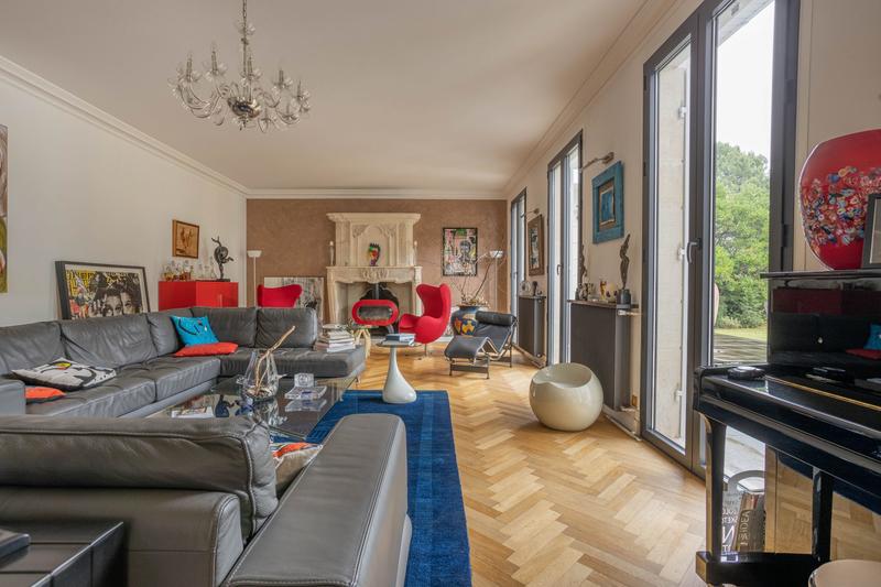 Maison - 390 m² - 10 pièces
