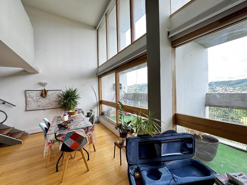 Appartement - 120 m² - 5 pièces