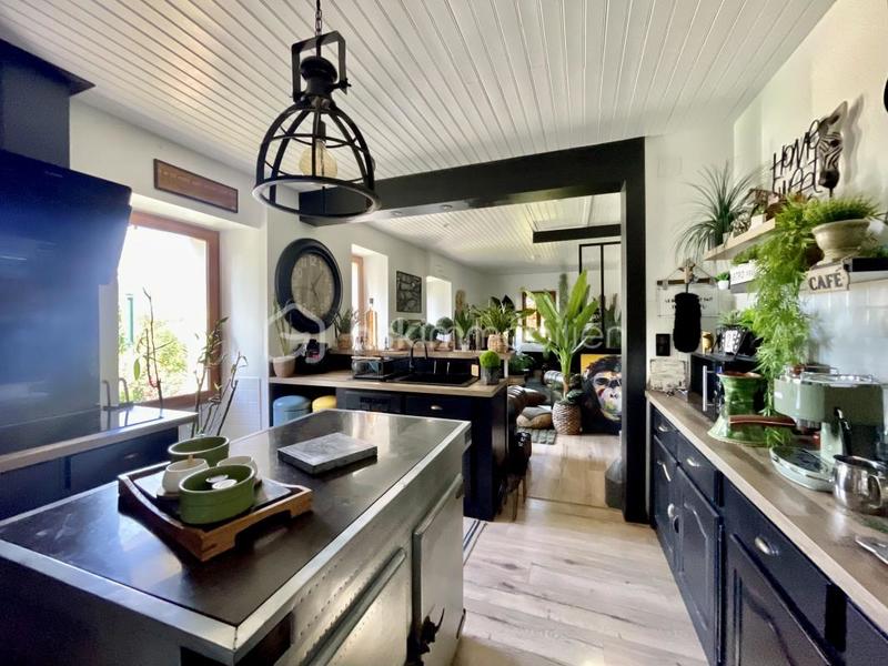 Maison - 278 m² - 10 pièces