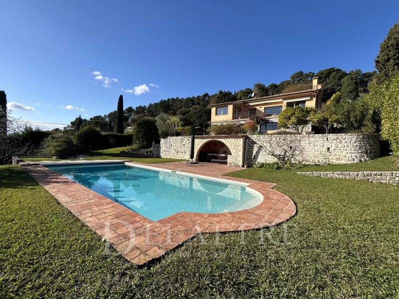 Villa - 172 m² - 8 pièces