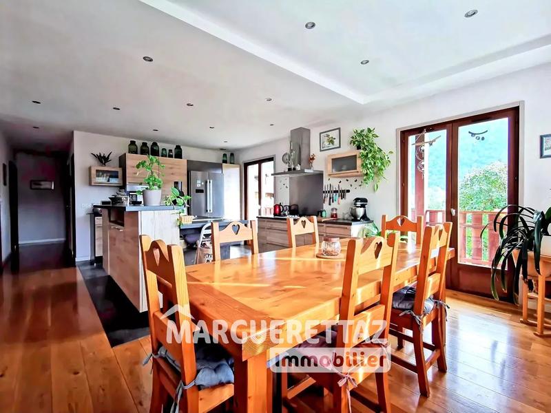 Maison - 102 m² - 5 pièces