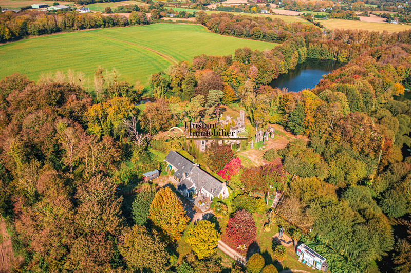 Demeure - 240 m² - 11 pièces