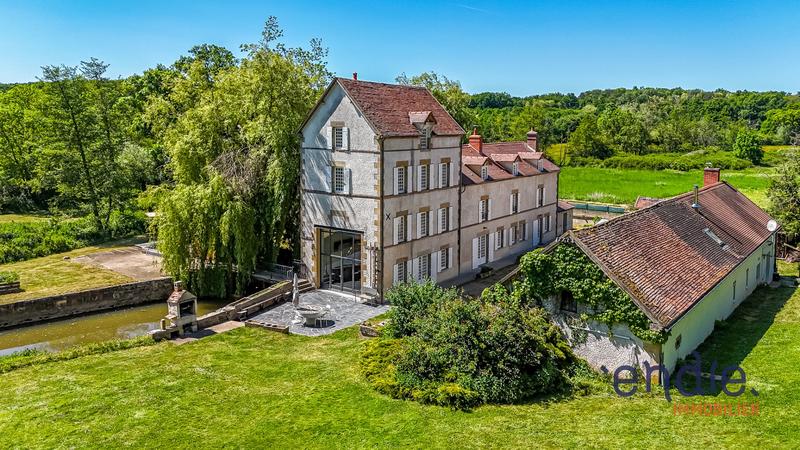 Maison - 450 m² - 16 pièces