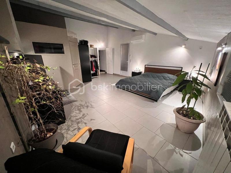 Villa - 252 m² - 9 pièces