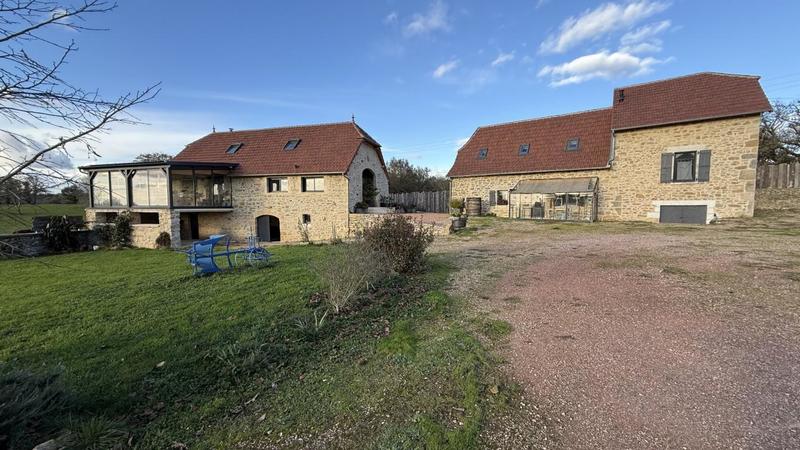 Maison - 238 m² - 10 pièces