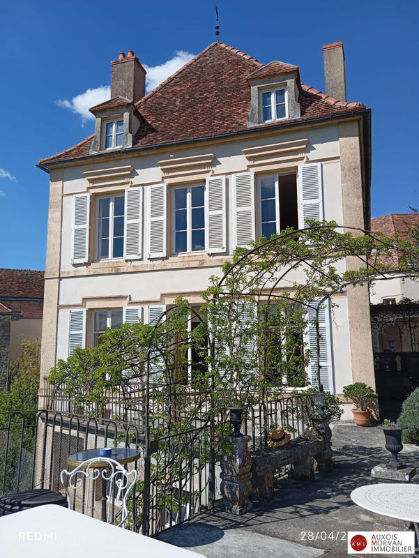 Maison - 420 m² - 13 pièces