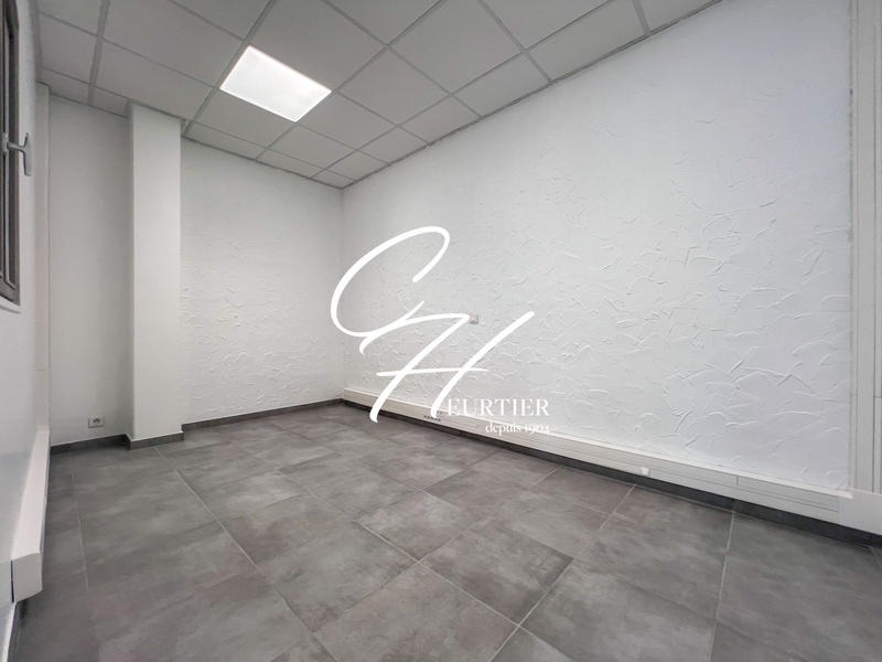 Local commercial - 167 m² - 3 pièces