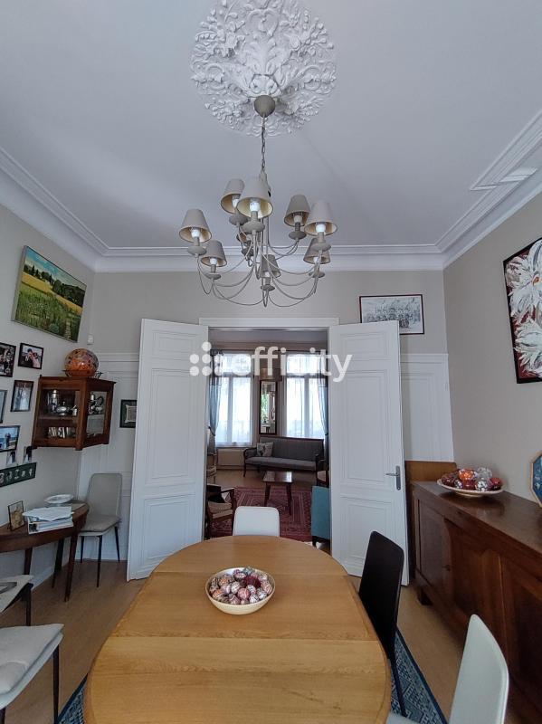 Maison - 270 m² - 11 pièces