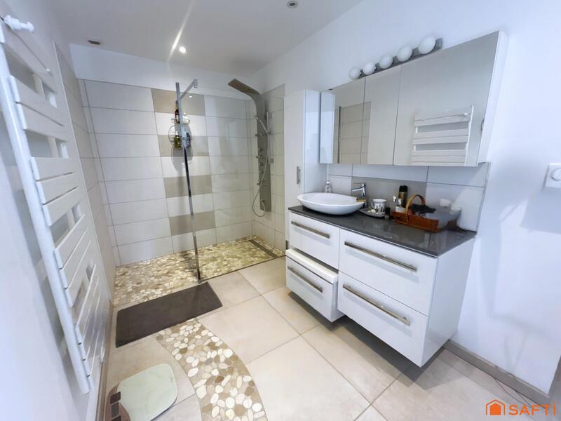 Maison - 205 m² - 7 pièces