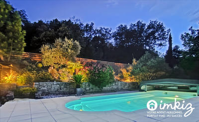 Maison - 408 m² - 13 pièces