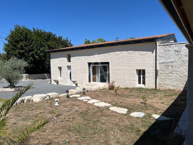 Maison - 220 m² - 6 pièces