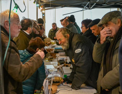Marchés traditionnels au gras et aux truffes