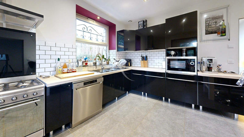 Maison - 137 m² - 6 pièces