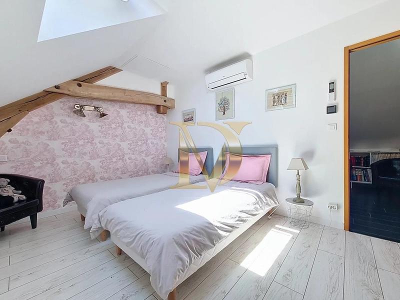 Propriété - 350 m² - 10 pièces