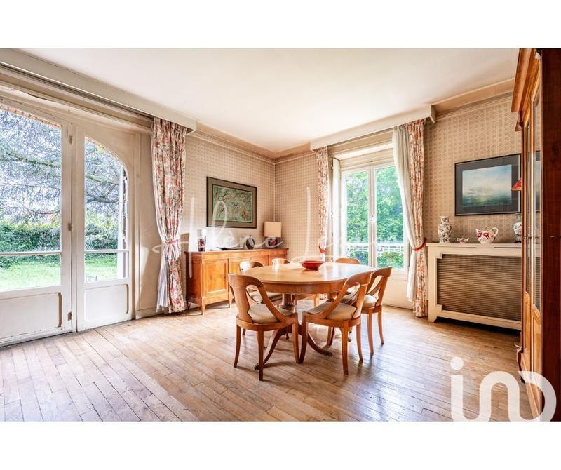 Maison - 240 m² - 10 pièces