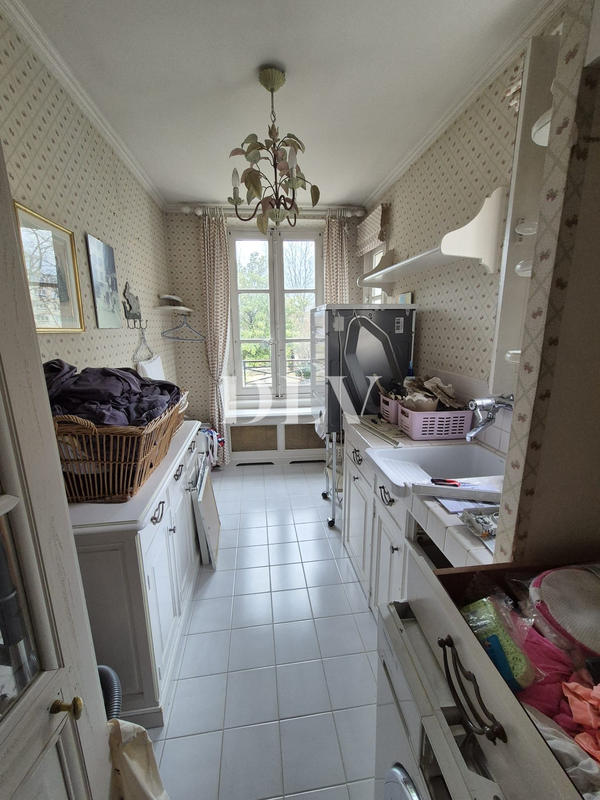 Maison - 305 m² - 11 pièces