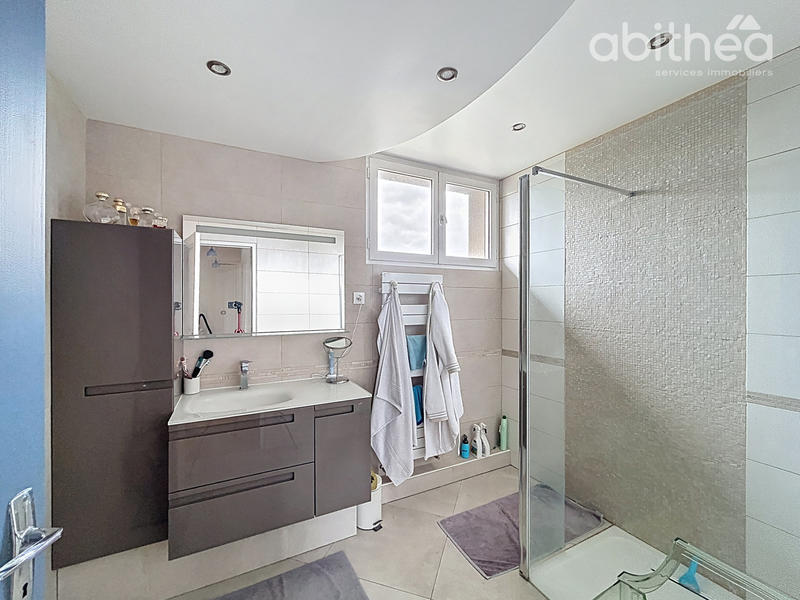 Maison - 128 m² - 9 pièces