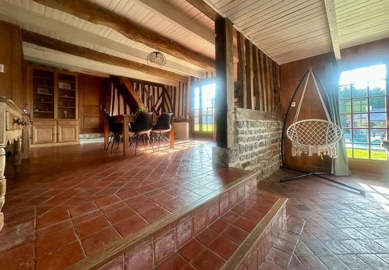 Maison - 300 m² - 12 pièces