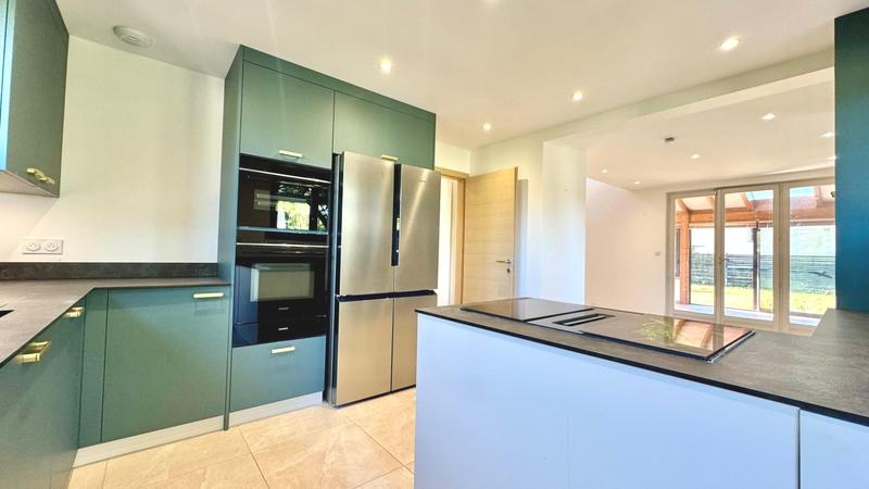 Maison - 235 m² - 7 pièces