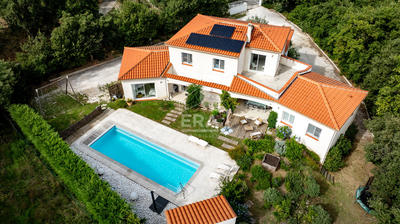 Maison - 237 m² - 8 pièces