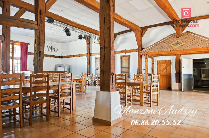 Demeure - 1 456 m² - 12 pièces