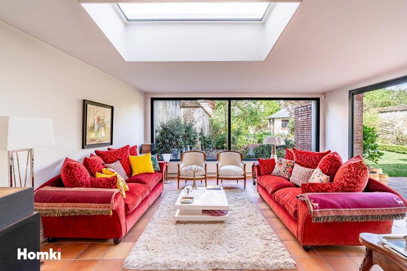 Maison - 252 m² - 11 pièces