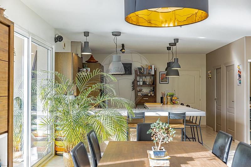 Maison - 282 m² - 8 pièces