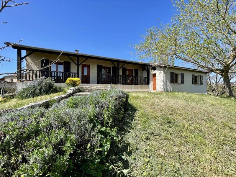 Maison traditionnelle - 228 m² - 8 pièces