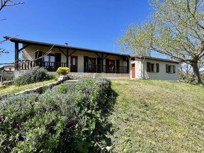 Maison traditionnelle - 228 m² - 8 pièces