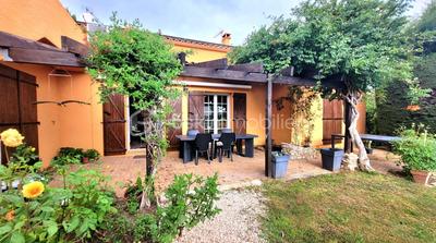 Maison traditionnelle - 262 m² - 9 pièces