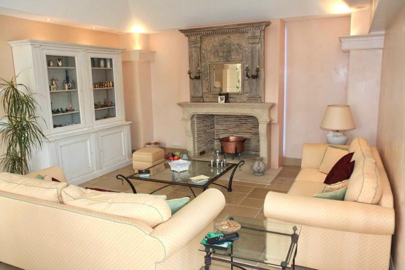 Maison - 750 m² - 15 pièces