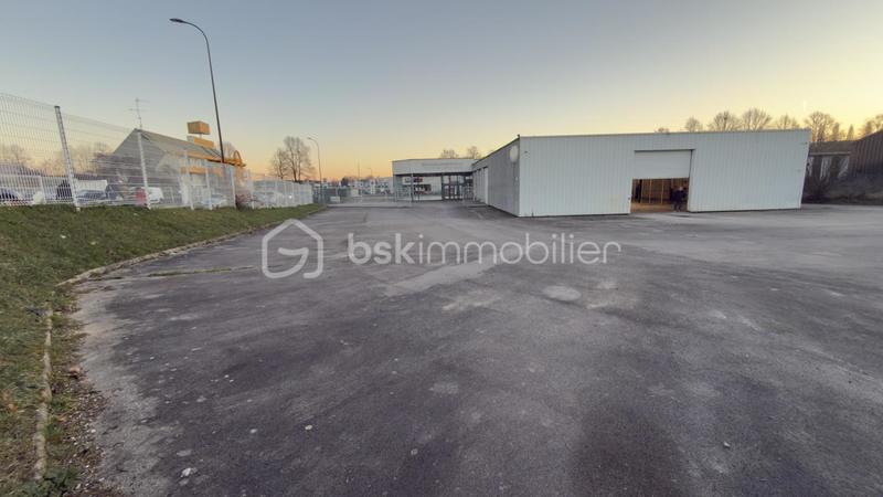 Local commercial - 1 500 m² - 20 pièces