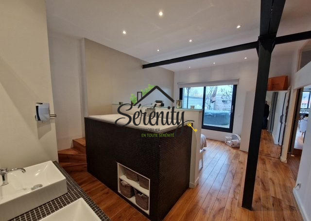 Loft - 140 m² - 4 pièces