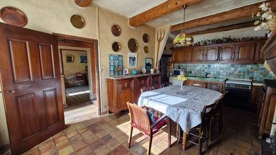 Maison - 201 m² - 7 pièces