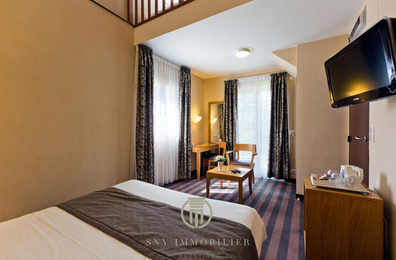 Propriété - 1 457 m² - 34 pièces