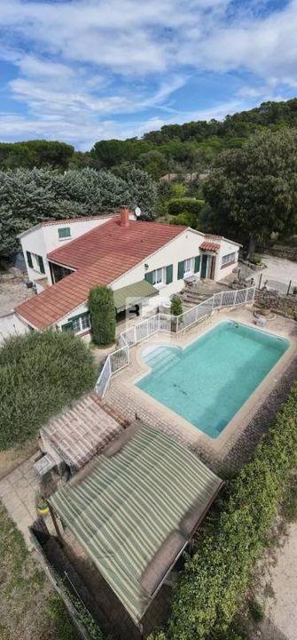 Villa - 100 m² - 5 pièces