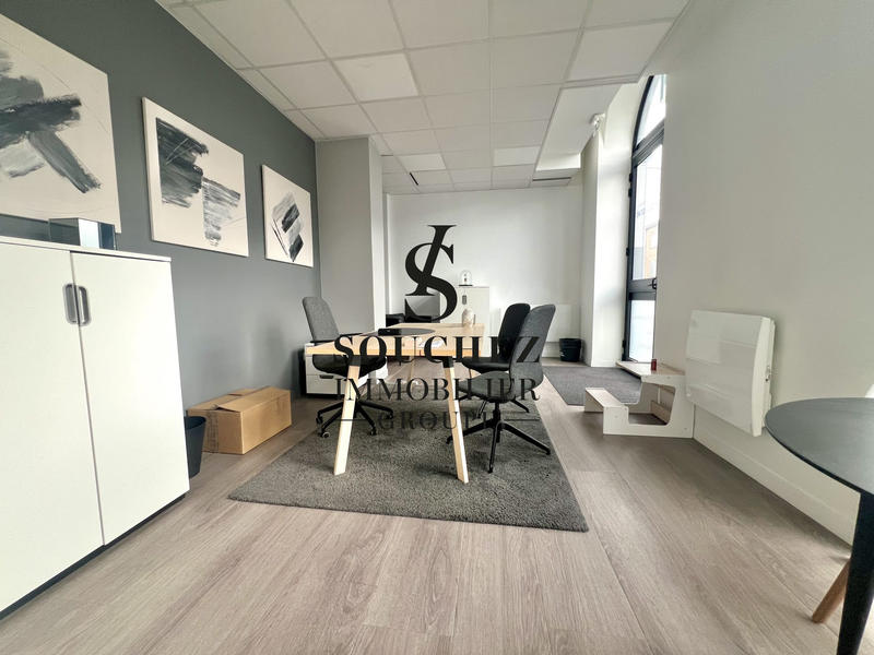 Bureau - 187 m² - 6 pièces