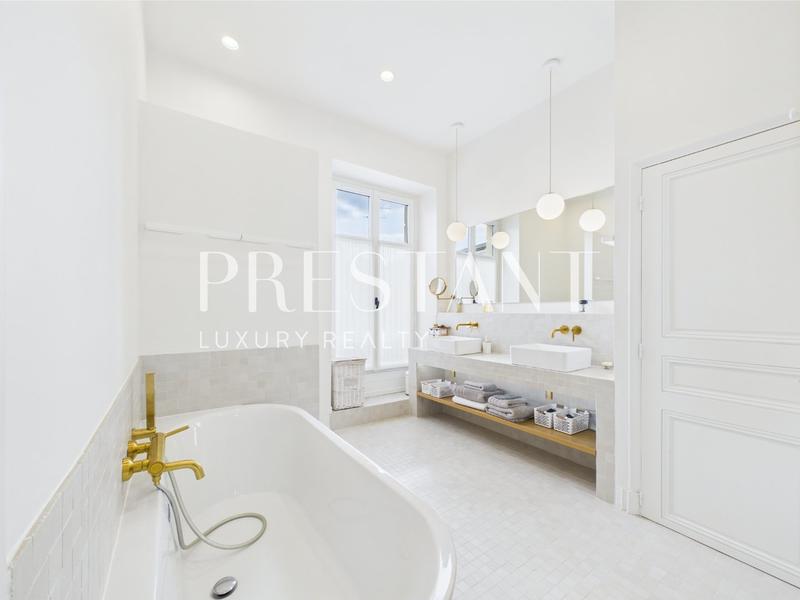 Appartement - 150 m² - 4 pièces