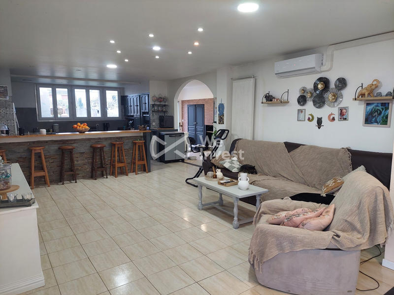 Maison - 223 m² - 7 pièces